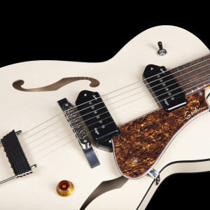 Godin 5th Ave TL Kingpin P90 Tr cream HG