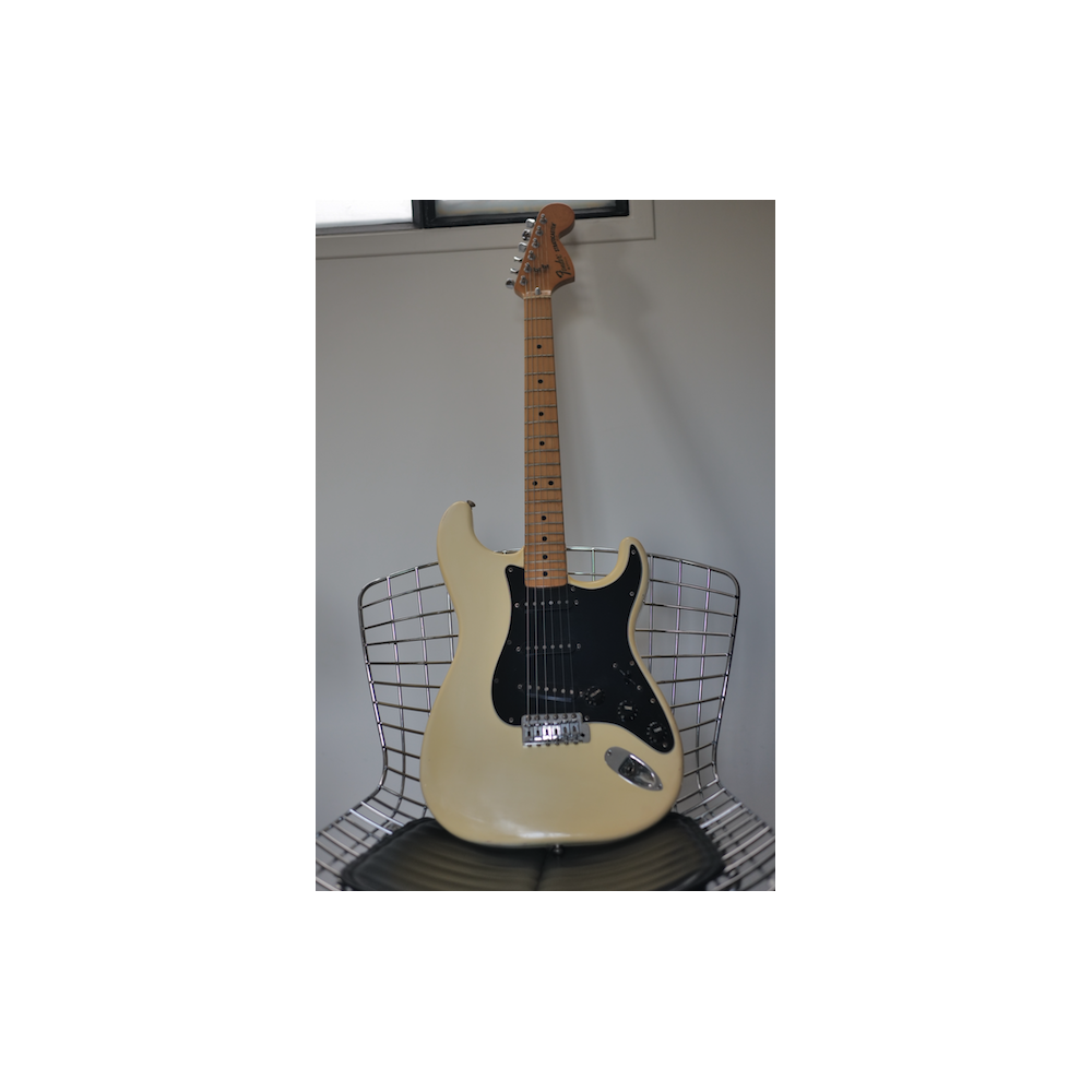 Fender Stratocaster 1979 – Olympic White – Player’s dream au look unique