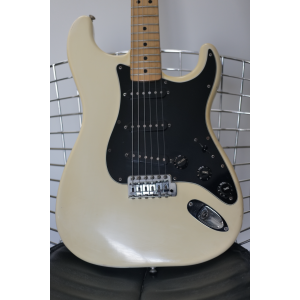 Fender Stratocaster 1979 – Olympic White – Player’s dream au look unique