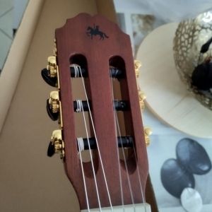 Guitare classique CABALLERO table épicéa massif - corps acajou - neuve