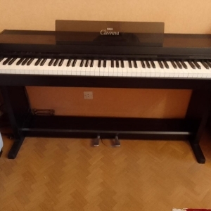 piano yamaha clavinova CLP 300