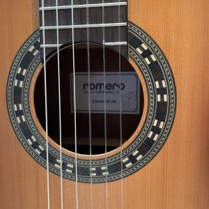 Guitare classique Romero Granito 32-DB
