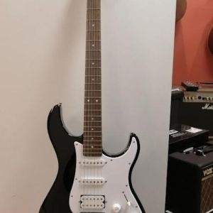 Guitare électrique Yamaha Pacifia 012