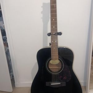 Guitare Yamaha F370