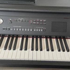 Yamaha CVP605B clavinova
