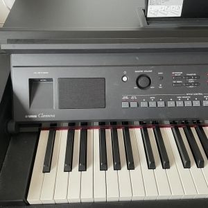 Yamaha CVP605B clavinova