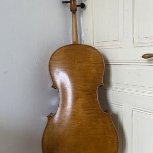 Très bon violoncelle d'étude.