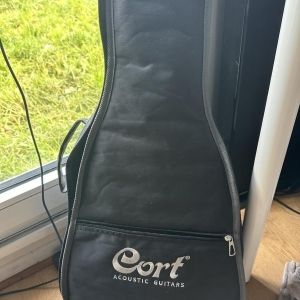 Guitare acoustique CORT