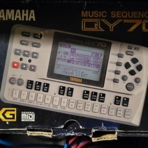 Yamaha QY70