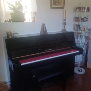 Piano droit YAMAHA C109