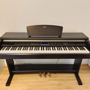 Piano Yamaha YDP-V240