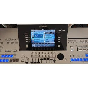 TECLADO PROFESIONAL TYROS 4