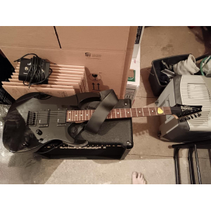Ibanez Guitare "gio" + ampli Marshall 100 watts + pédale distorsion Marshall