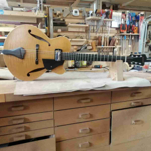 Luthier Guillaume Dommartin Guitare archtop de luthier