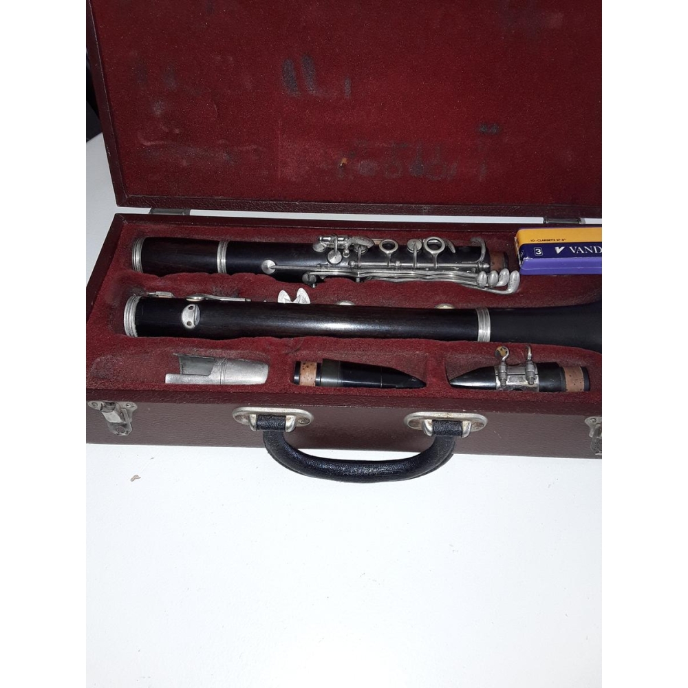 Clarinete Vandoren, con sello Couesnon