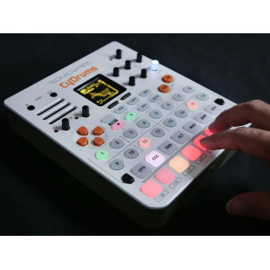 Sonicware CyDrums – Expressive Drum Synthesizer, incl. Case
