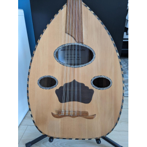 Instrumento de cuerda árabe / Oud