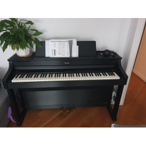 Roland HP307 digital piano