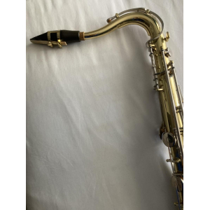 El Yamaha YTS-25 es un saxofón tenor de alta calidad y rendimiento. Diseñado con precisión y fabricado con materiales de 