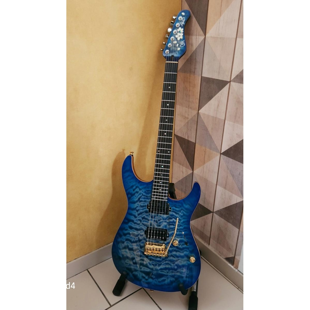 La guitarra Mayones Aquila Elite S6 es una obra maestra de artesanía y calidad. Con una construcción sólida y meticulosa 
