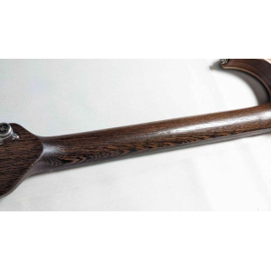 La guitarra Mayones Aquila Elite S6 es una obra maestra de artesanía y calidad. Con una construcción sólida y meticulosa 