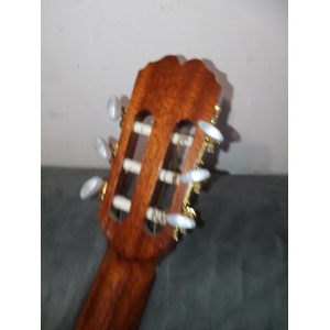 Deux Guitares Classiques dont électro