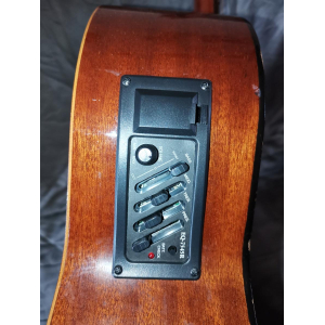 Deux Guitares Classiques dont électro