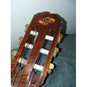 Deux Guitares Classiques dont électro