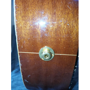 Deux Guitares Classiques dont électro