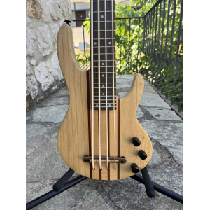 Mahalo Solid Electric Bass Ukulele