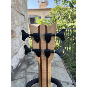 Mahalo Solid Electric Bass Ukulele