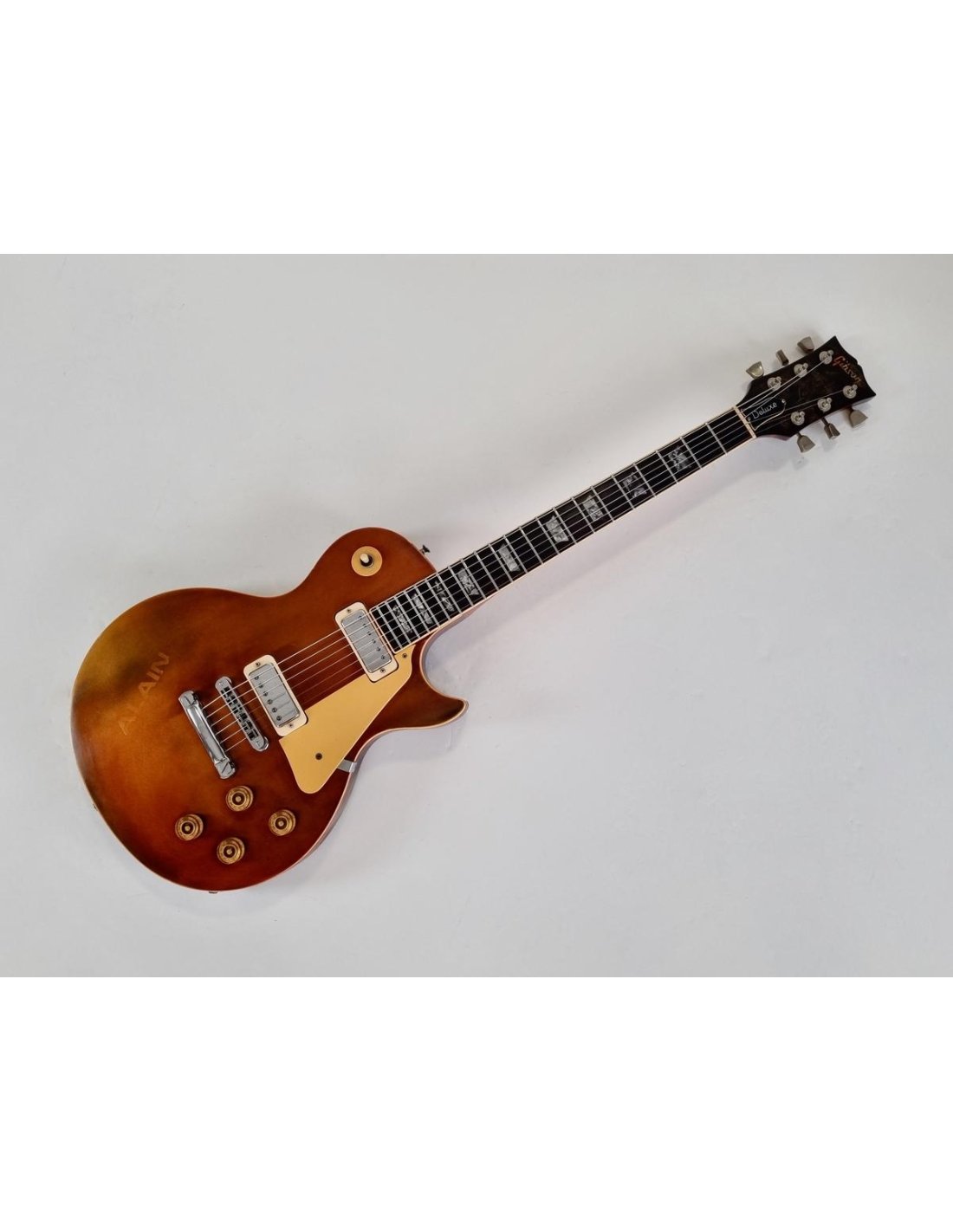gibson-les-paul-deluxe.jpg