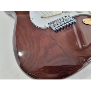 Fender Stratocaster con mástil de 3 tornillos, diapasón de arce