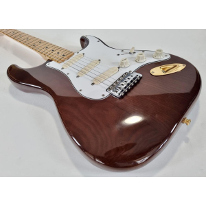 Fender Stratocaster con mástil de 3 tornillos, diapasón de arce