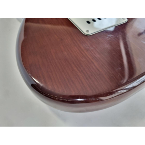 Fender Stratocaster avec manche à 3 vis, touche en érable