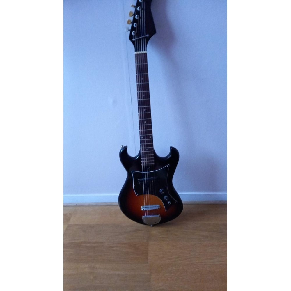 Electric guitar + Peavey amplifier