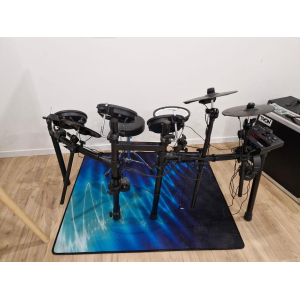 Roland TD-07DMK is a digital drum kit designed for drummers of all levels. This compact and versatile kit offers a realistic pla