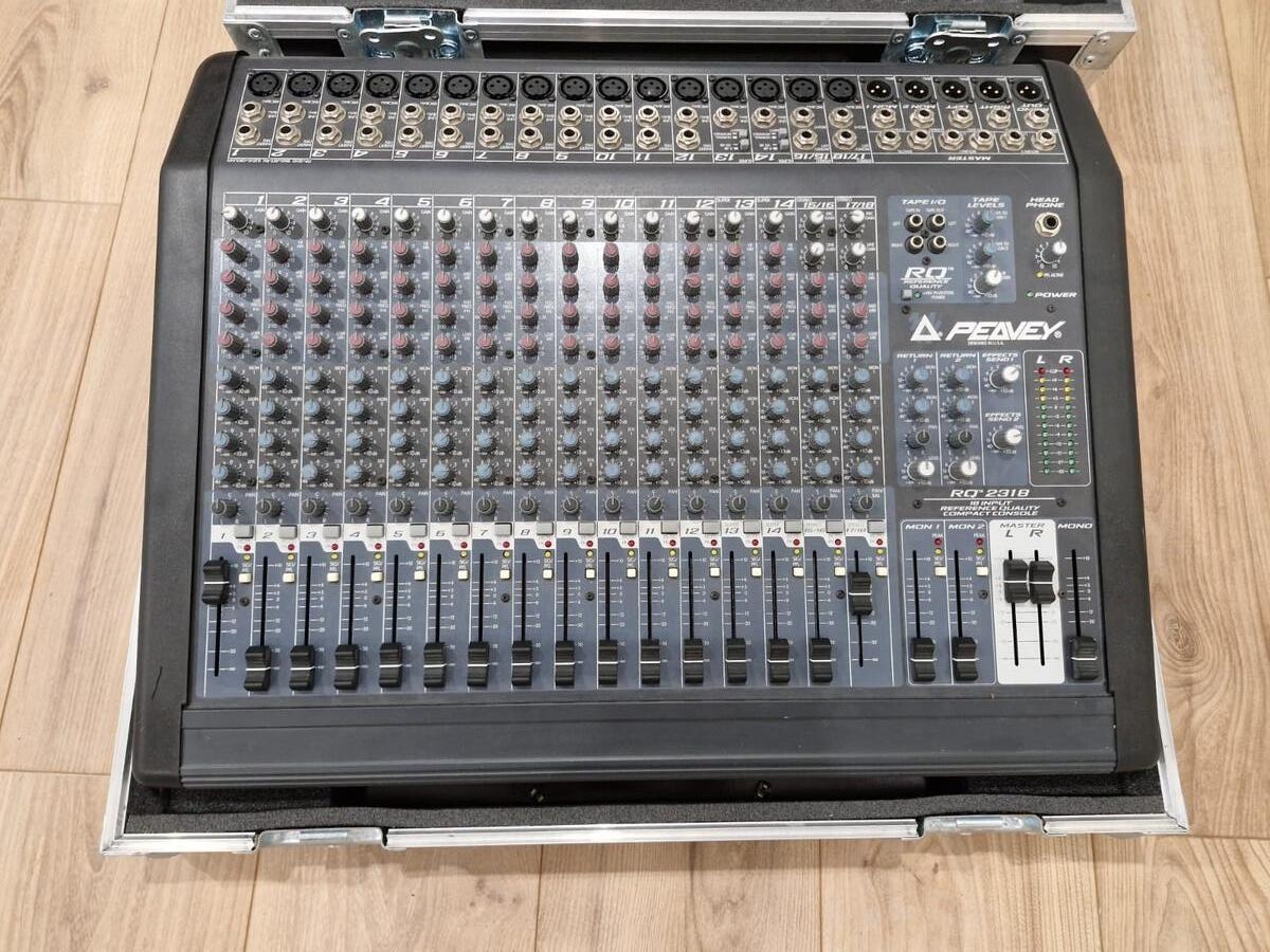 Peavey RQ 2300 Series 18 channels Mixing Console.