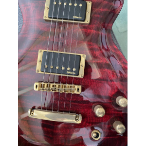 Lâg R3000 DCH is a high-quality electric guitar that combines traditional craftsmanship with modern innovation. This instrument