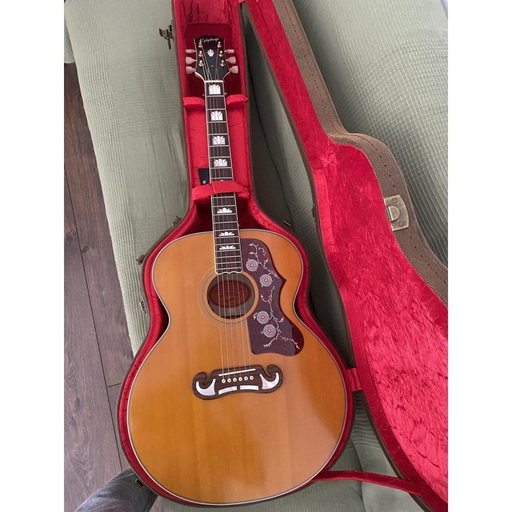 The Epiphone EJ 200 Masterbuilt is a stunning acoustic guitar that effortlessly combines classic aesthetics with modern craftsma