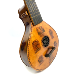 Cistro del Entlenbuch (Halszither suiza) de la década de 1850