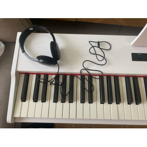 The Glarry GDP-104 electric guitar is a perfect choice for both beginners and experienced musicians. With its sleek design and h