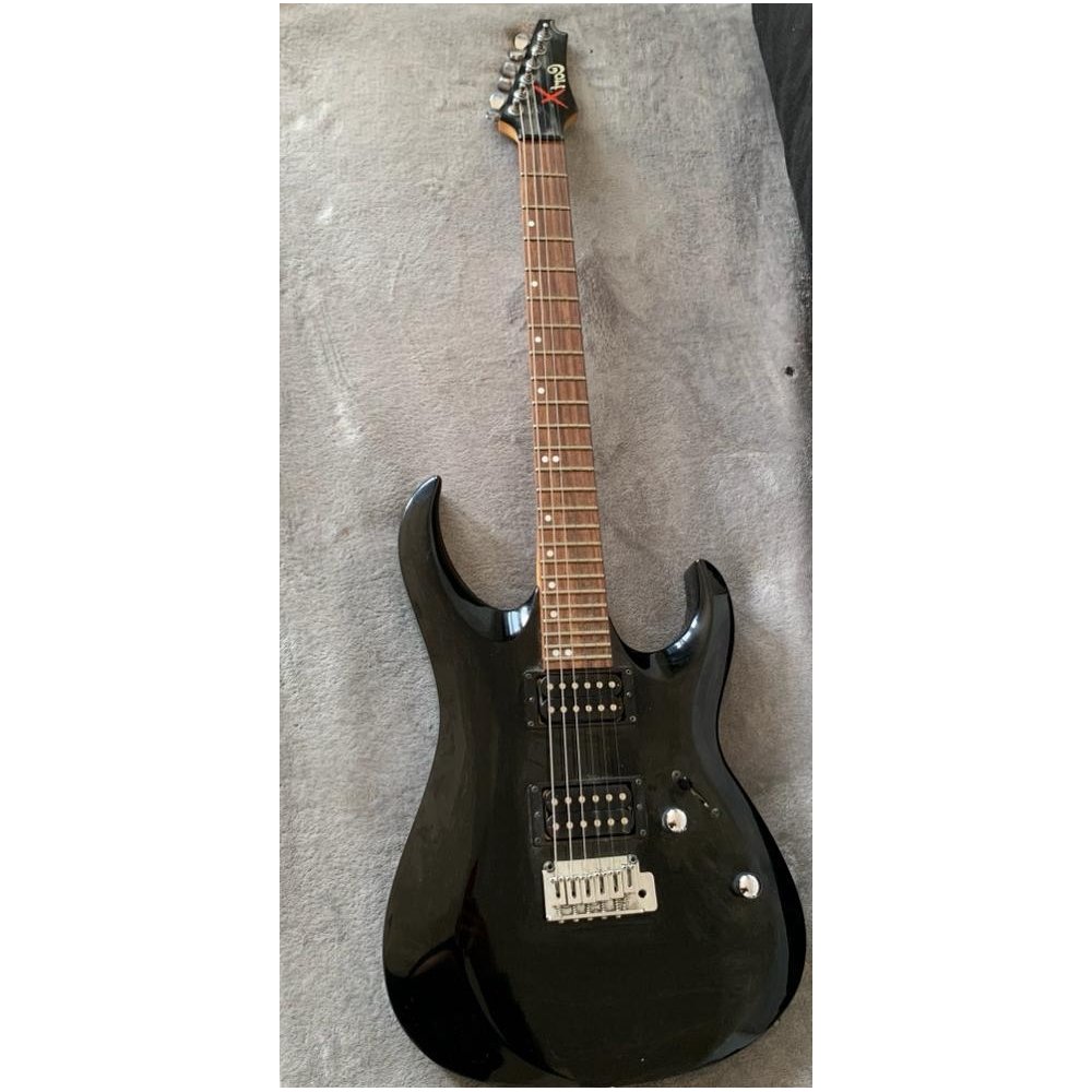 La guitarra eléctrica Cort X es el modelo perfecto para los guitarristas que buscan un sonido poderoso y un estilo versátil. 