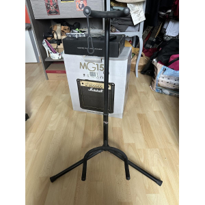 Guitare électrique Yamaha et accessoires