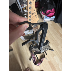 Guitarra eléctrica Yamaha y accesorios