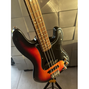 Squier by Fender bajo eléctrico + amplificador Fender