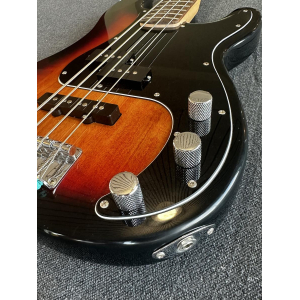 Squier by Fender guitare basse + ampli Fender