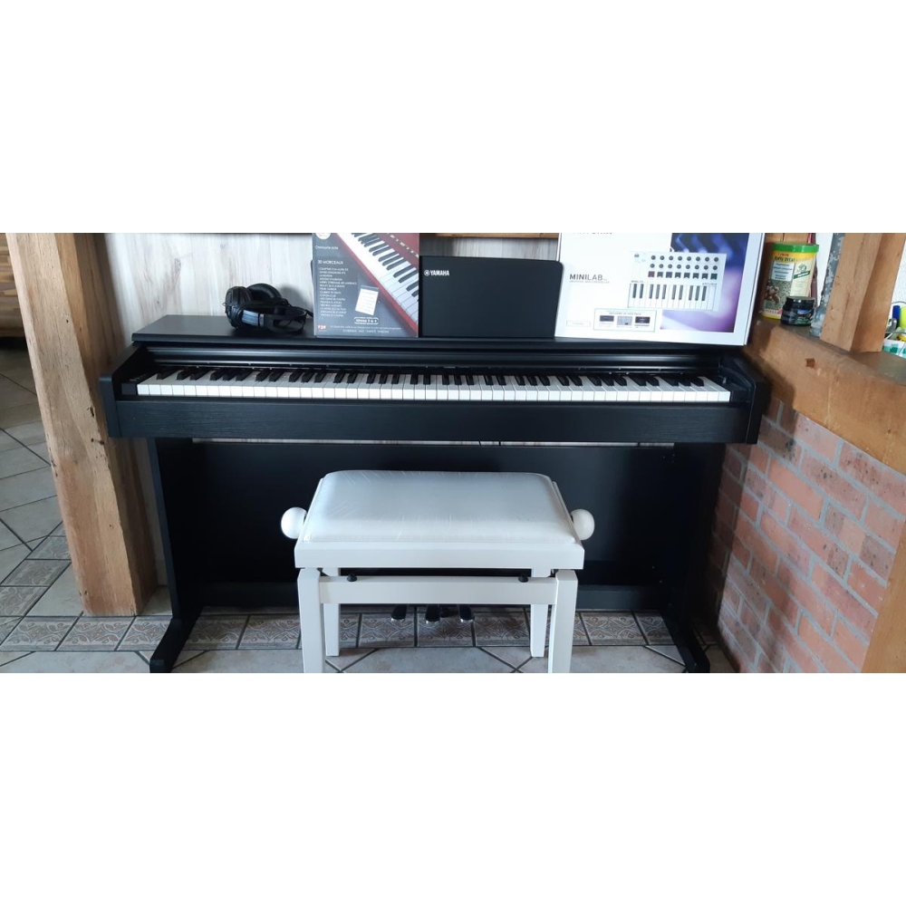 Yamaha YPD 144 y minilab Arturia