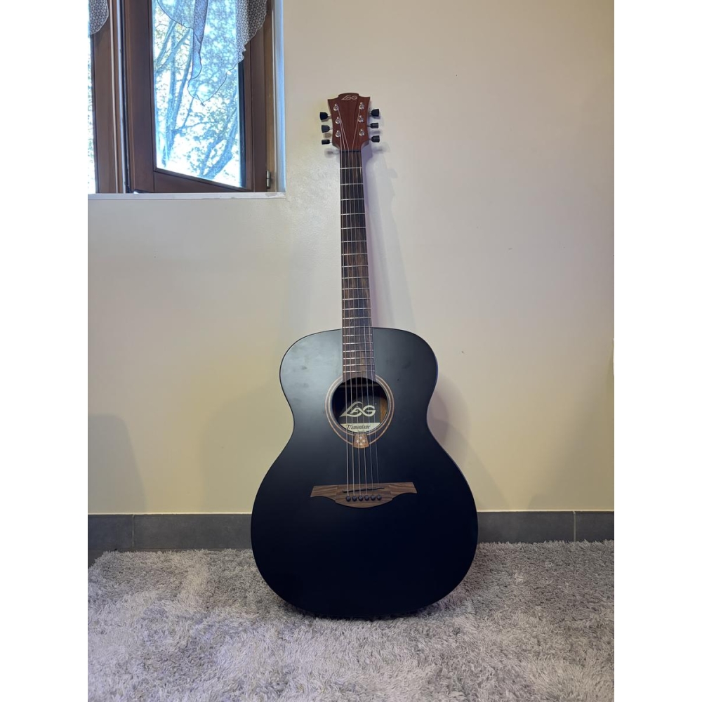 Guitarra acústica T70A Black Satin (BLS) en perfectas condiciones.