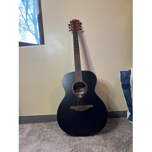 Guitarra acústica T70A Black Satin (BLS) en perfectas condiciones.